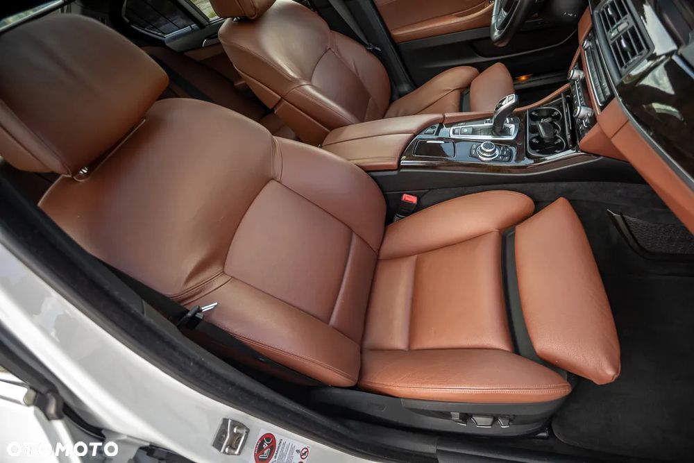 BMW Seria 5 525d - 35
