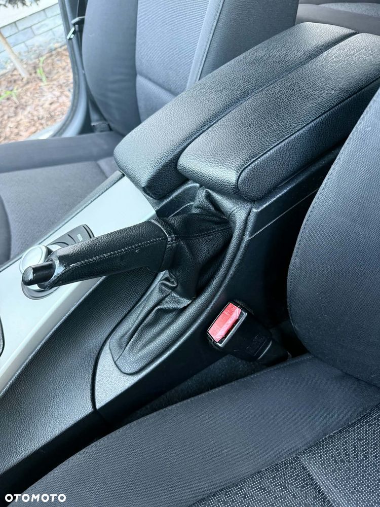 BMW Seria 3 318d DPF - 22
