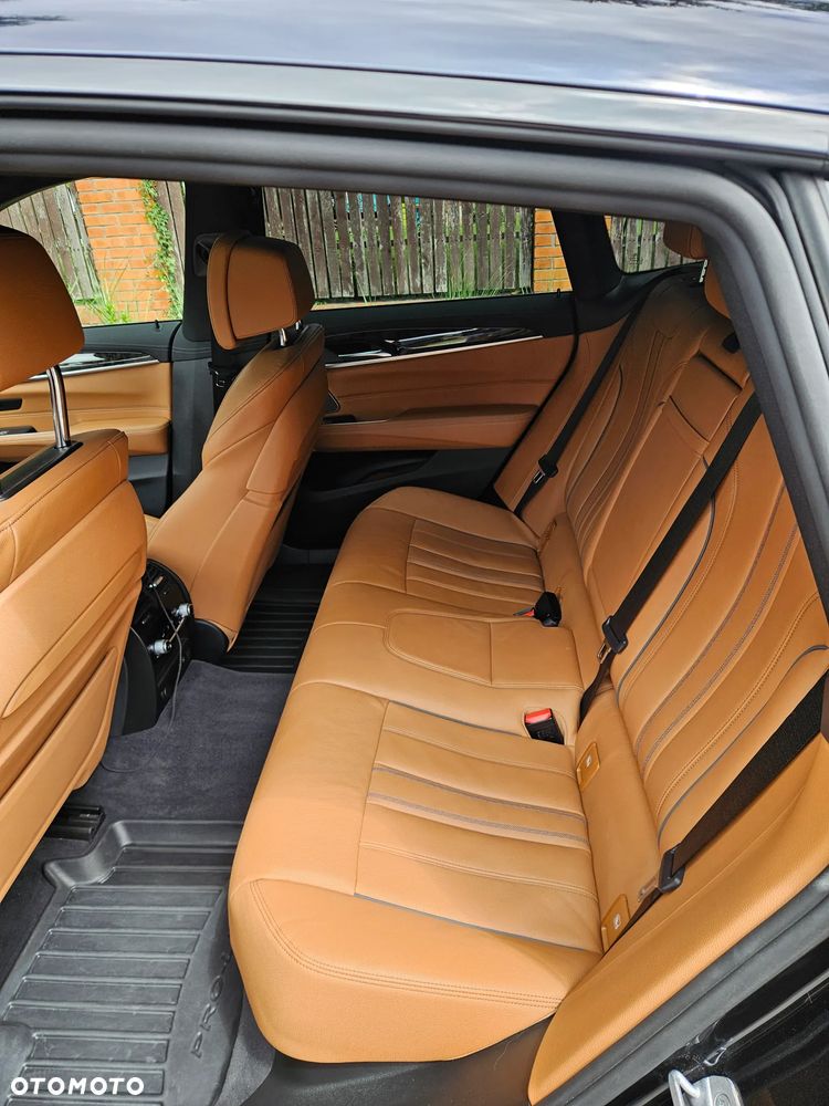 BMW 6GT - 15