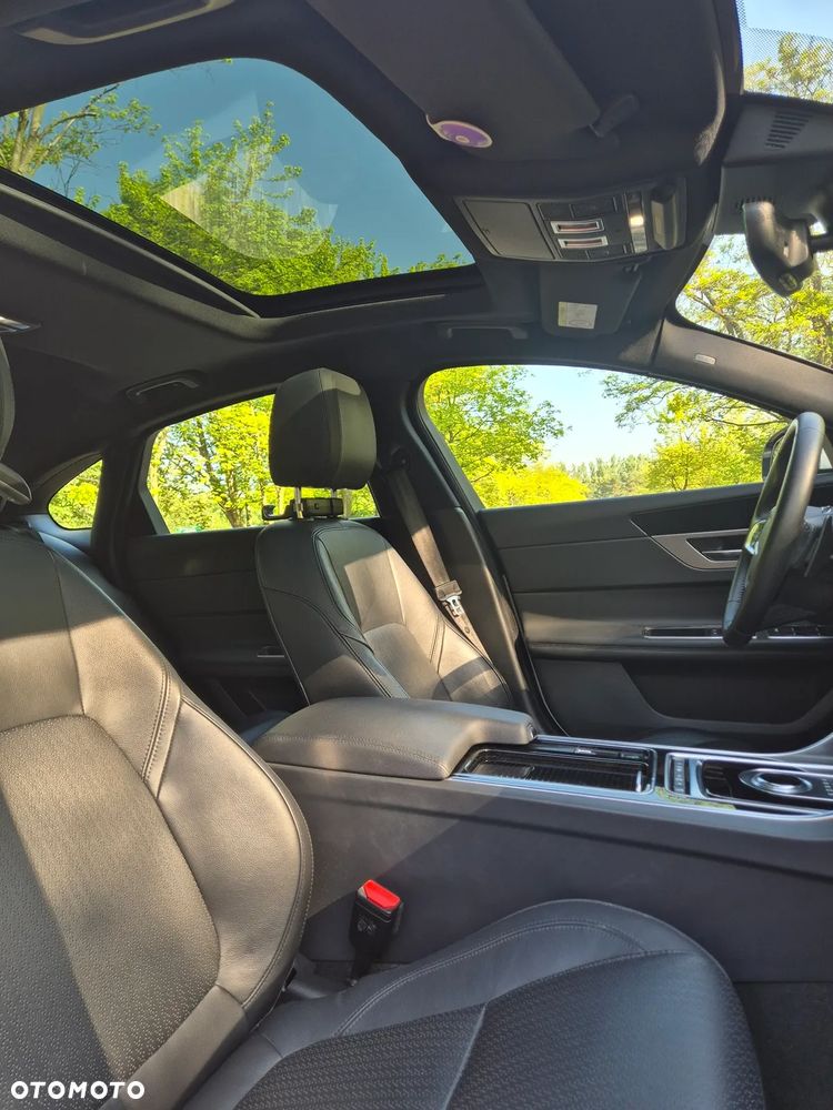 Jaguar XF 2.0 T Prestige - 30