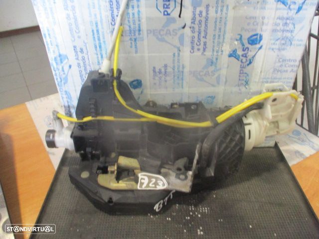 Fecho 2207305835 MERCEDES W220 S320 Cdi 2003 320CDI 204CV 4P PRETO TD VACUO - 1