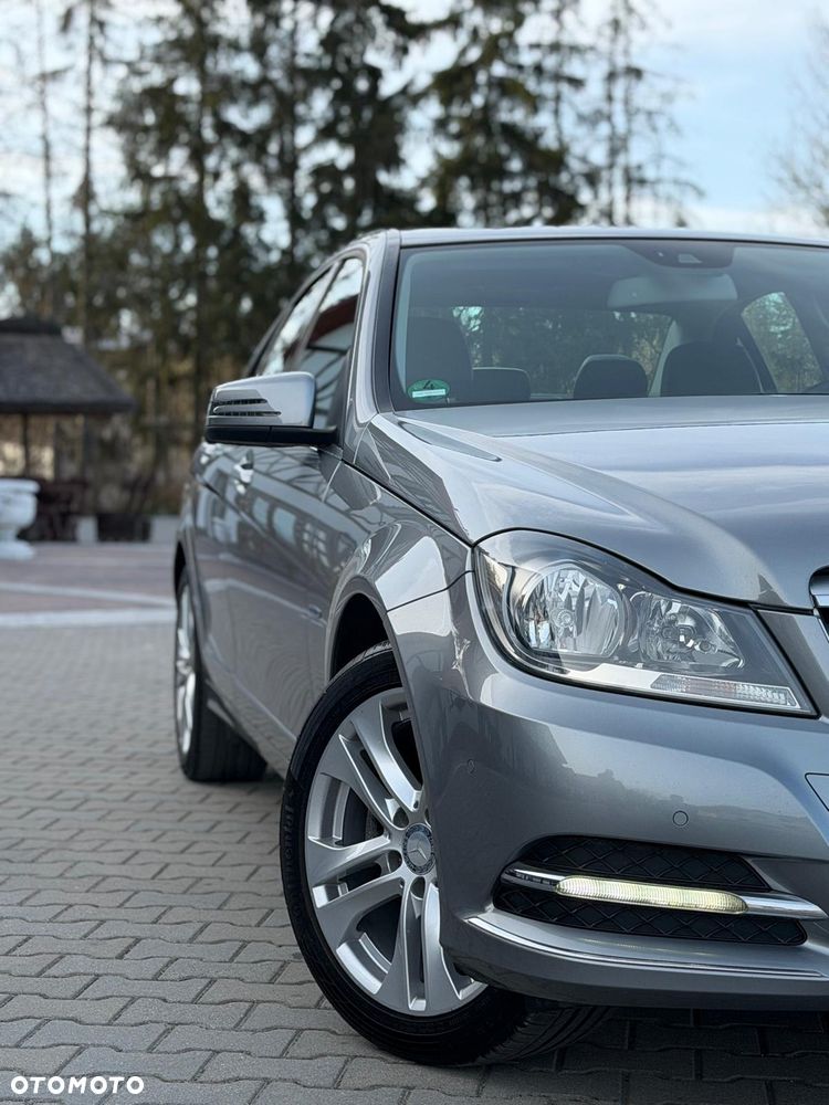 Mercedes-Benz Klasa C 180 CGI BlueEFFICIENCY Avantgarde - 13