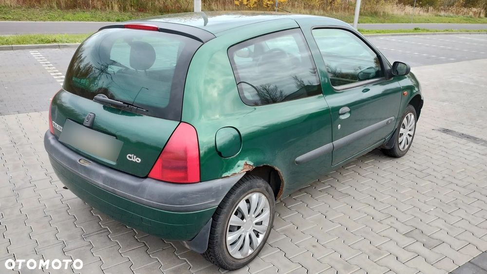Renault Clio - 11