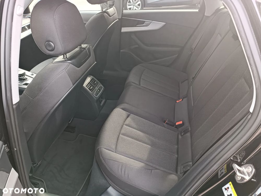 Audi A4 Limousine - 15