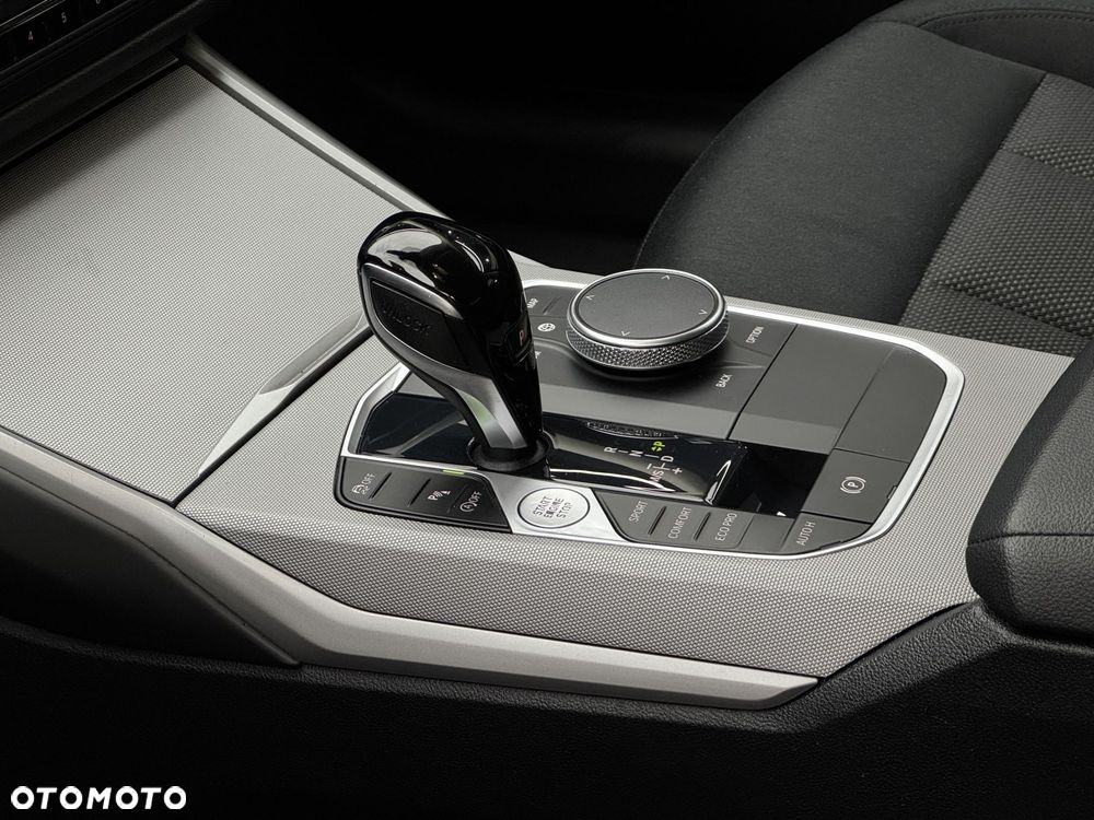 BMW Seria 3 318i - 11