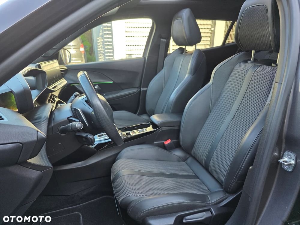 Peugeot 2008 PureTech 130 EAT8 GT - 13