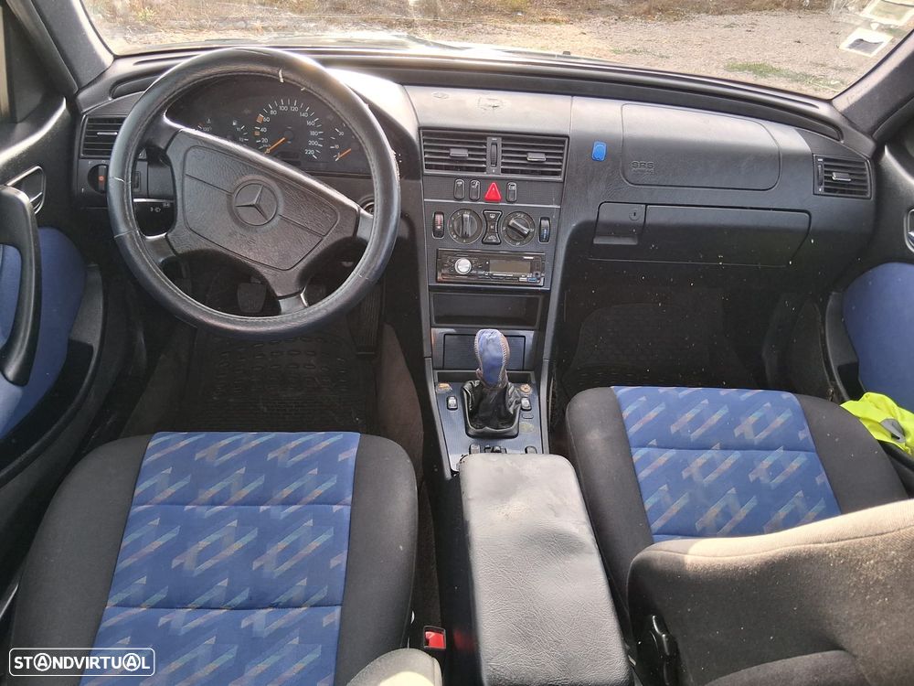 Mercedes-Benz 220 - 5