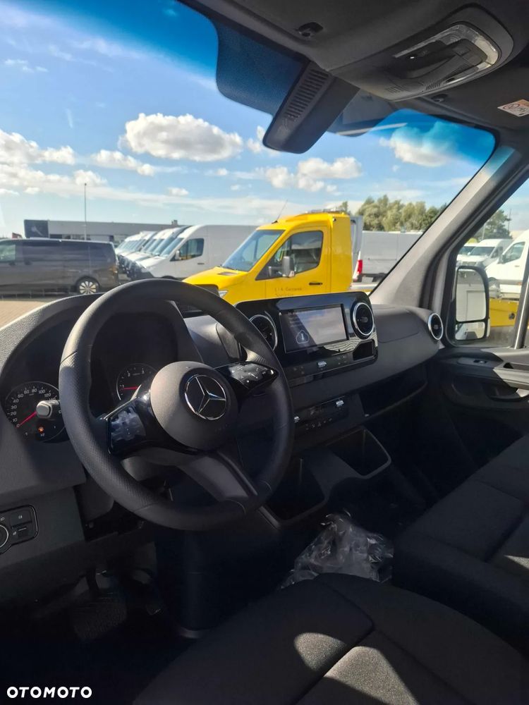 Mercedes-Benz Sprinter 319 - 11