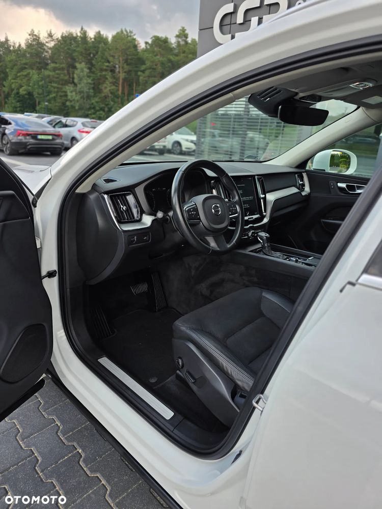 Volvo XC 60 T4 Momentum Pro - 21