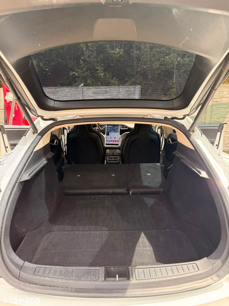 Tesla Model S - 10