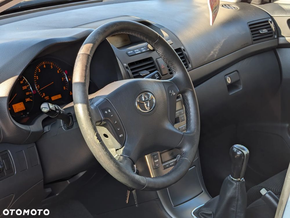Toyota Avensis 1.8 VVT-i Edition - 22