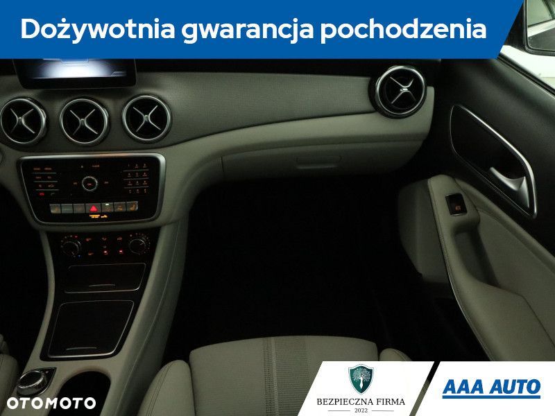 Mercedes-Benz GLA - 10