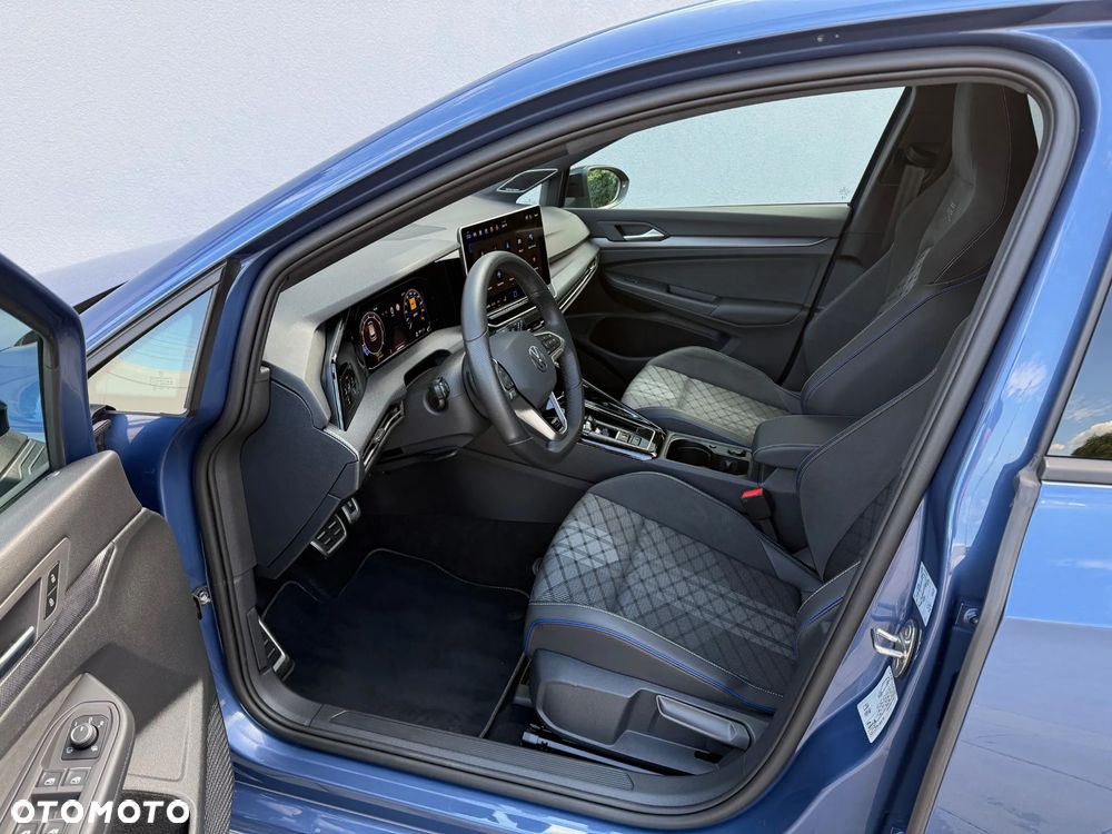 Volkswagen Golf - 8