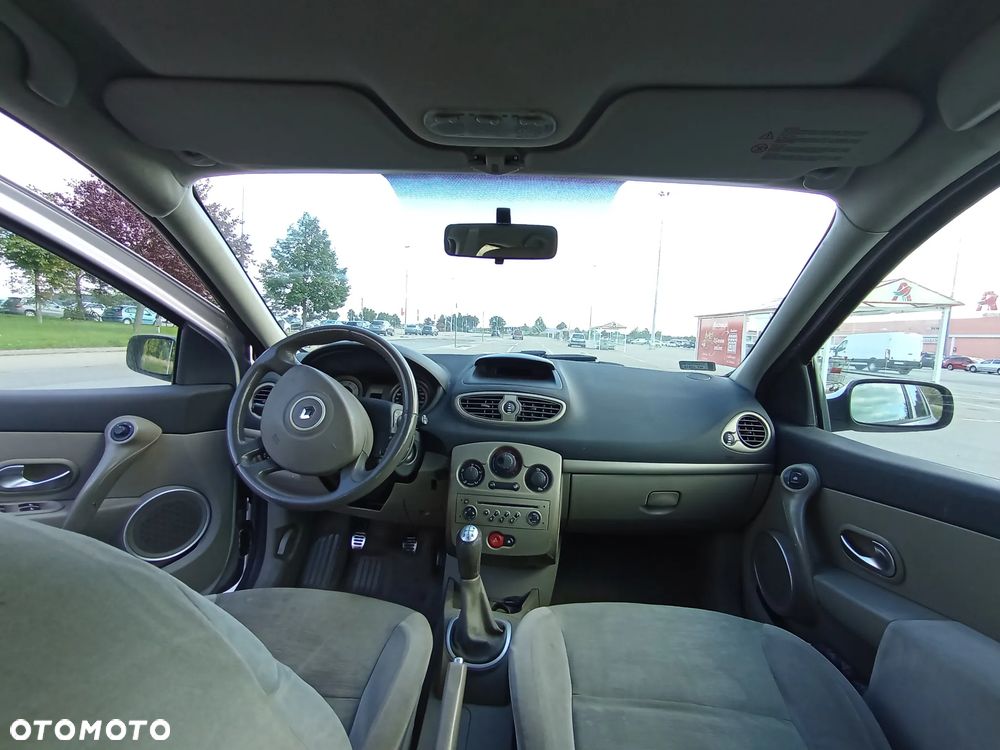 Renault Clio 1.6 16V Extreme - 11