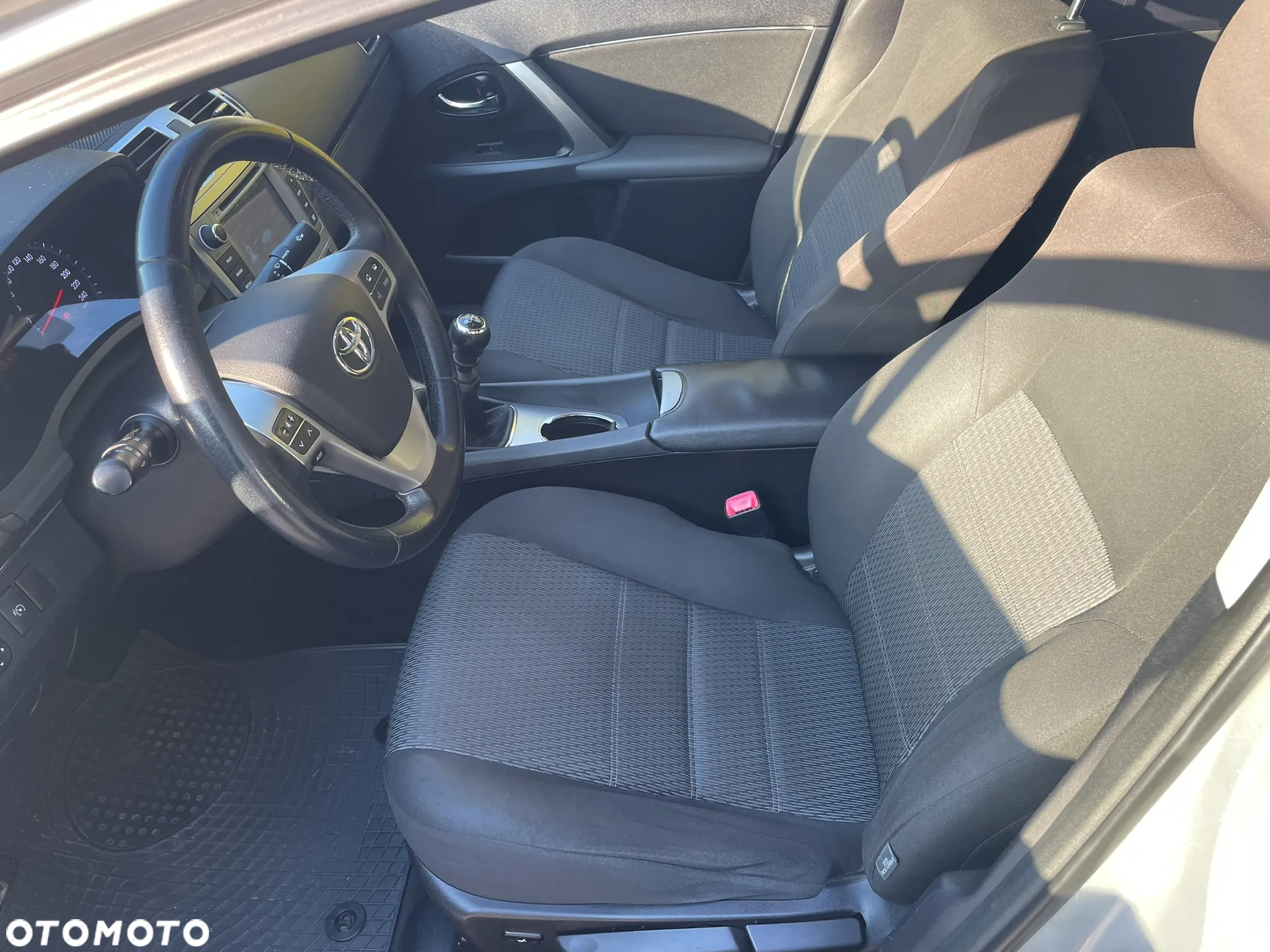 Toyota Avensis 1.8 Premium - 8