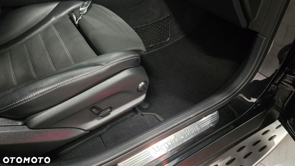 Mercedes-Benz GLC 220 d 4Matic 9G-TRONIC AMG Line Plus - 16