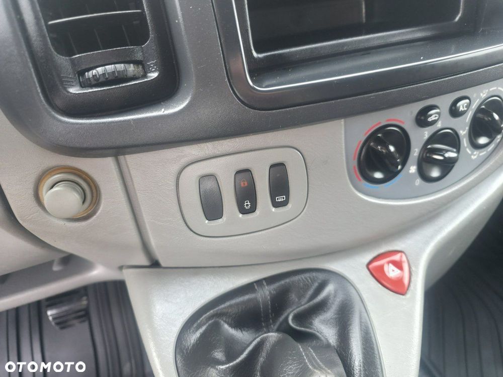 Opel Vivaro - 11