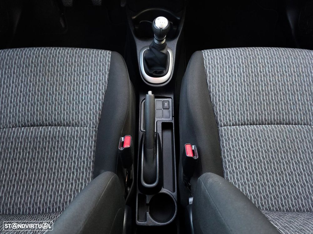 Toyota Yaris 1.33 VVT-i Comfort+P.Style - 36