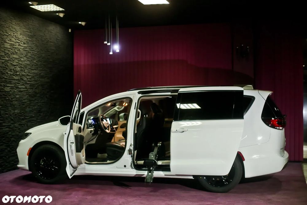 Chrysler Pacifica - 14