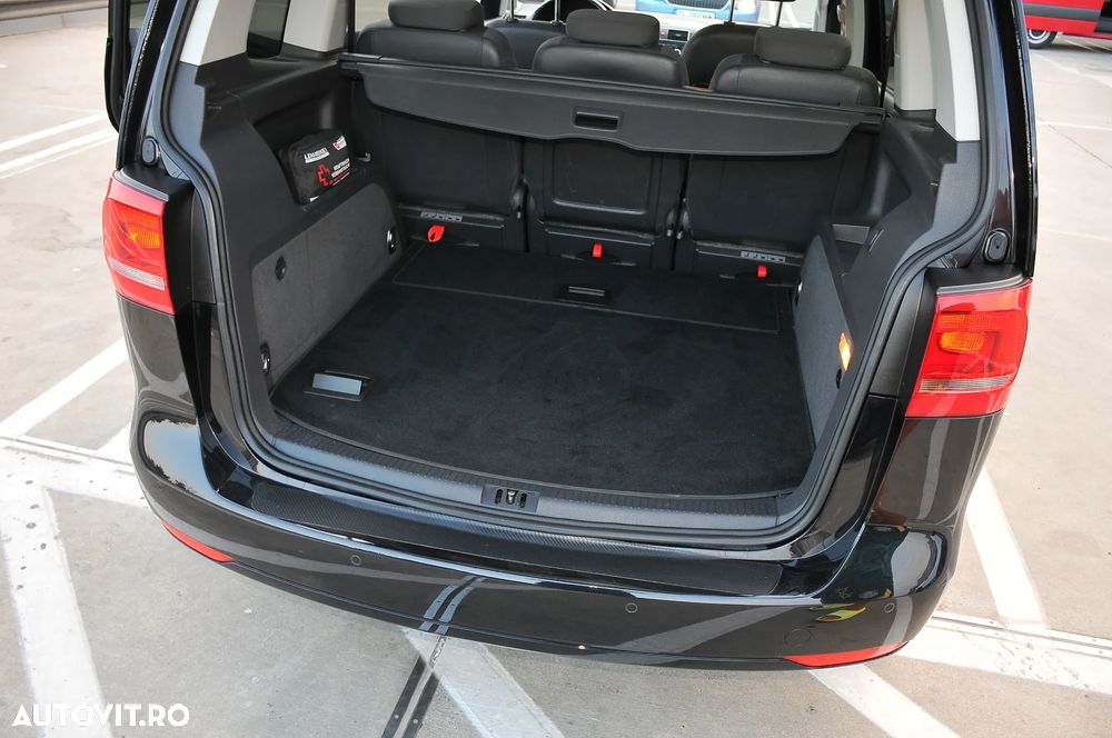 Volkswagen Touran 1.6 TDI DPF Highline - 26