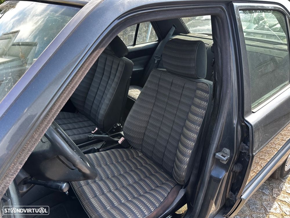 Mercedes-Benz W201 (1982-1993) 190 D 2.0 - 10
