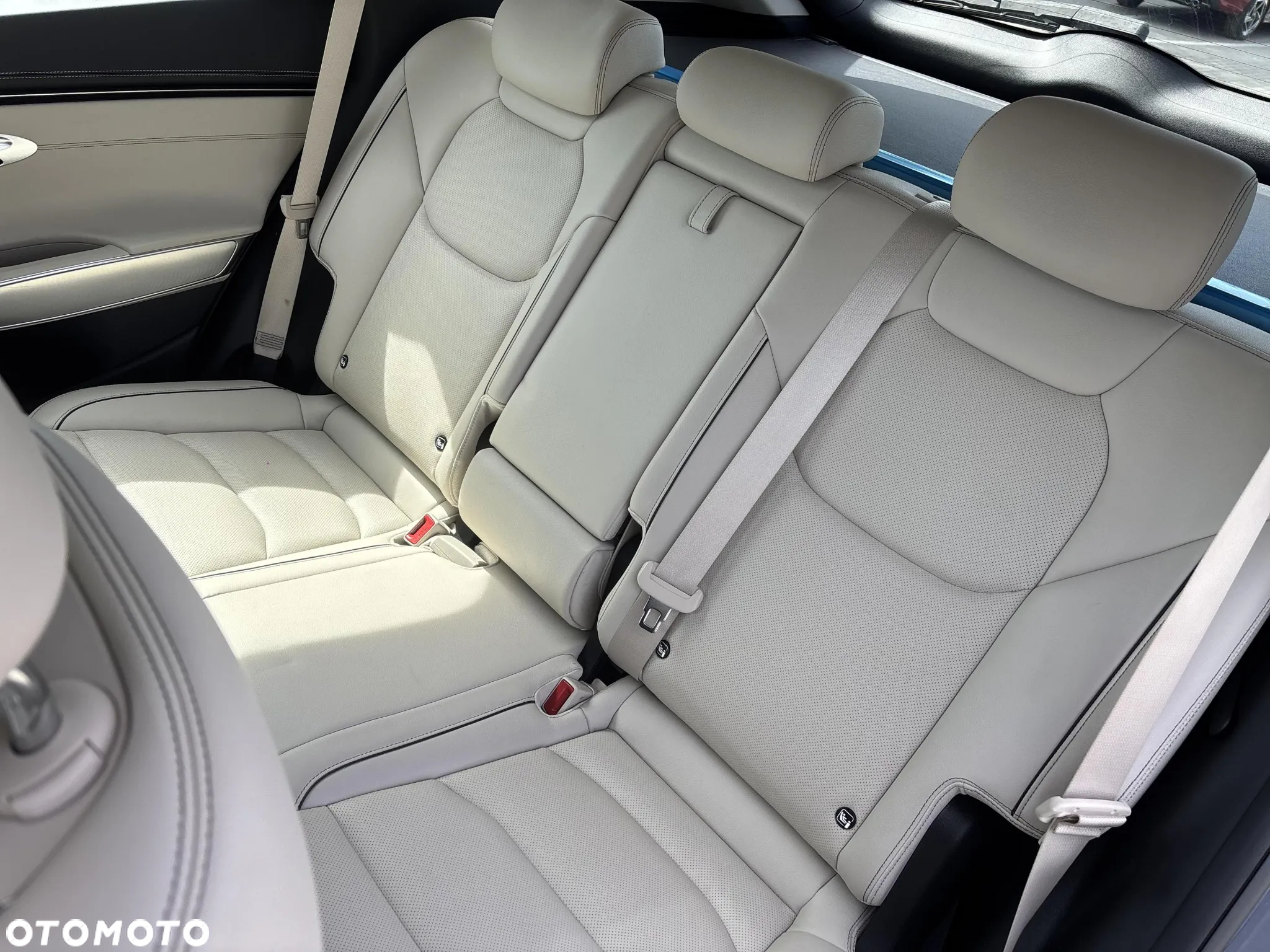Genesis GV70 2.5T AWD AT8 Luxury Line - 16