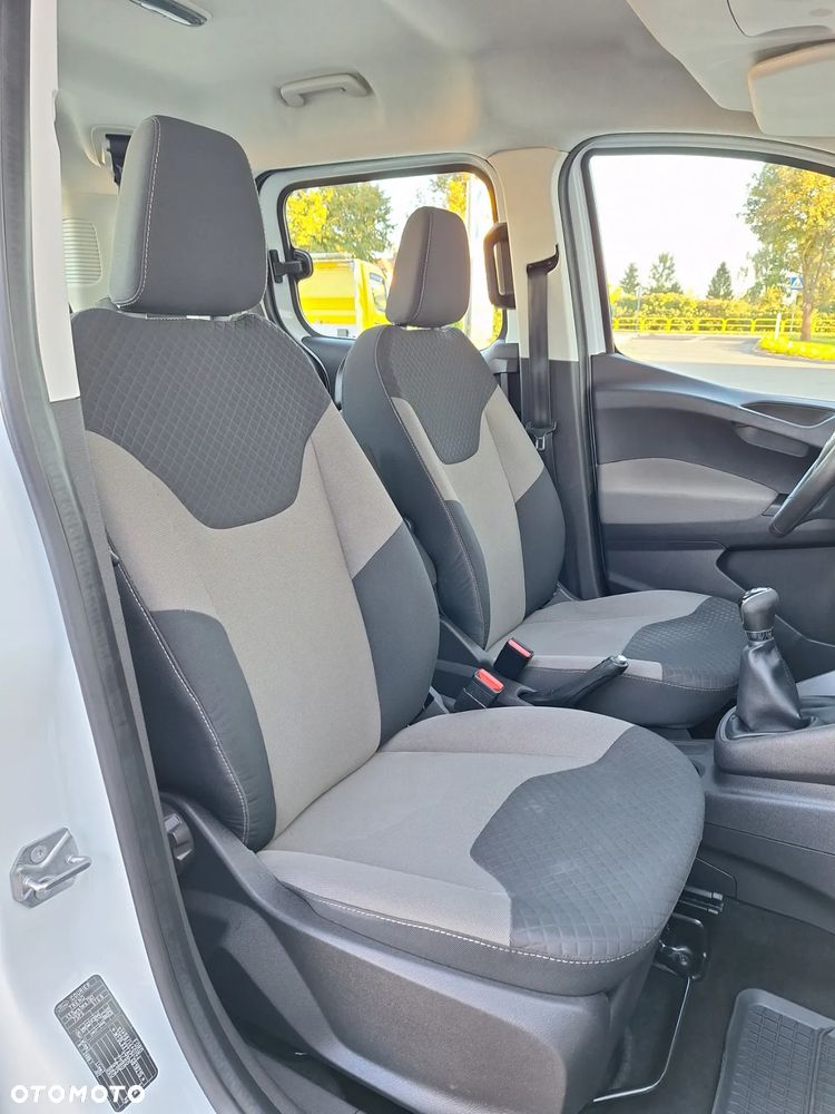 Ford Tourneo Courier 1.5 TDCi Trend - 28
