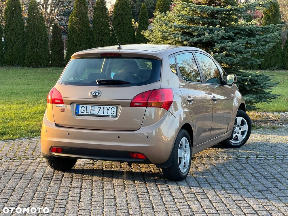 Kia Venga 1.6 L - 6