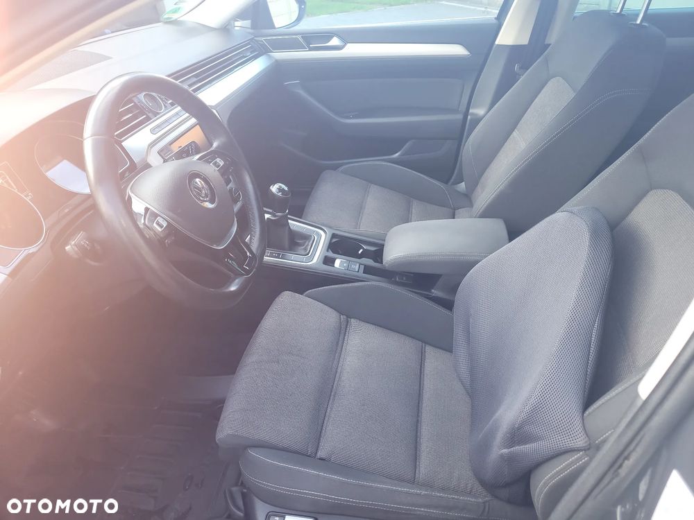 Volkswagen Passat - 9