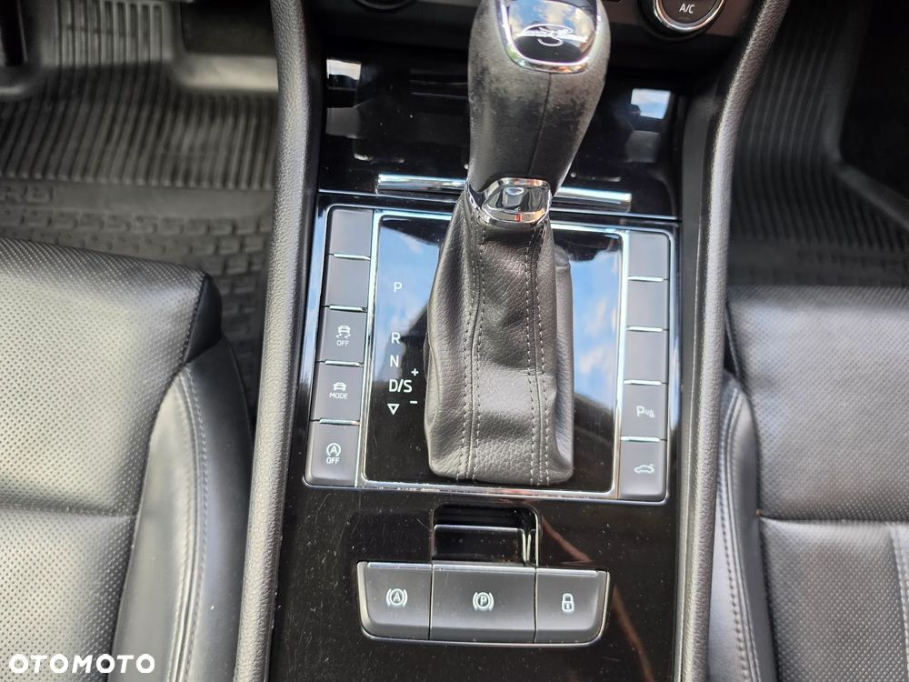 Skoda Superb 2.0 TDI L&K DSG - 17