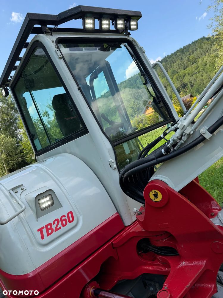 Takeuchi TB 260 Japońska Koparka Gąsienicowa 6 ton. Szybka maszyna i potężna moc. jak Nowa z Salonu 2020 rok. Niski Przebieg-2800mtg. KLIMATYZACJA. Nagłośnienie. Łyżka skarpowa oraz kopiąca. Szybko-złącze hydrauliczne. Yanmar silnik 4 cylindry! Maszyna z Norwegii. ani deka luzów i wycieków! OKAZJA Linia Hydr podwójna. Plus .Długie ramię PLUS. Oświetlenie LED dodatkowe. Zamki na tłokach. Wielka Okazja! Pełne sterowanie z dżojstików!! Aktualna DEKRA! - 38