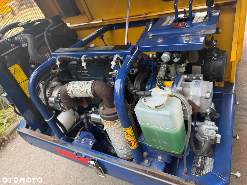 Kubota Canycon S100. Wozidło Gąsienicowe. Japońska Wywrotka w Pełni Hydrauliczna. Samo-załadowcza łyżka. Kiper Obrotowy! Silnik Kubota 3cylindry. Potężna moc. Szybka wolna jazda! Tylko 351 MTG. 2015rok prod. Ani deka luzów czy wycieków! Maszyna Sprowadzona z Norwegii z urzędu komunalnego. Używana raz do roku. Wielka Okazja! - 15