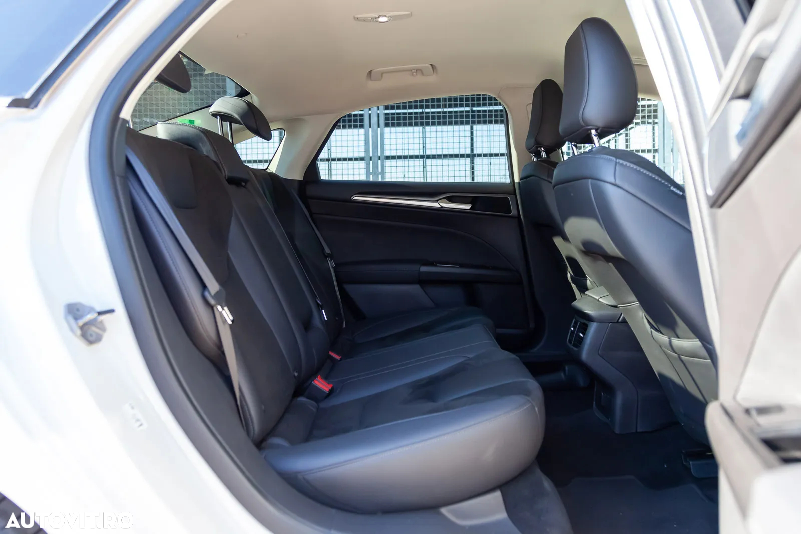 Ford Mondeo 2.0 Hybrid - 18