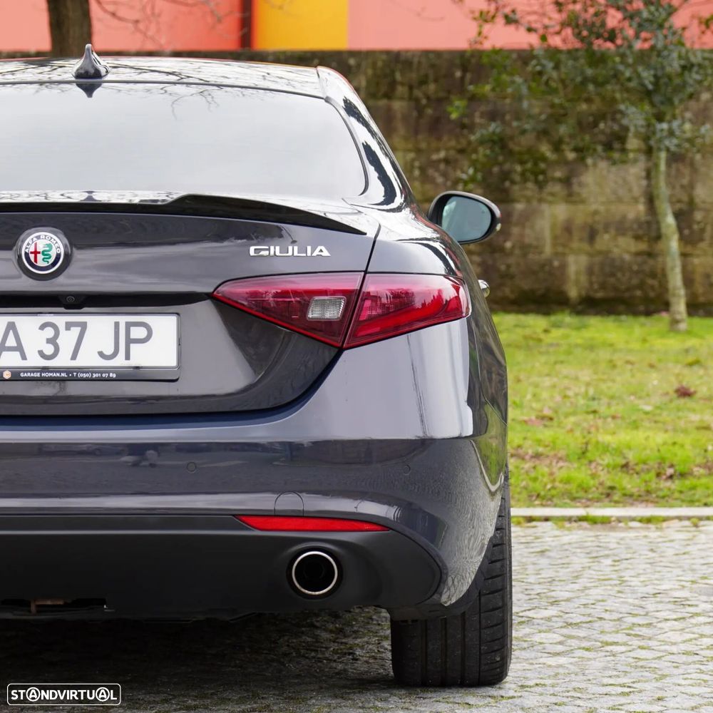 Alfa Romeo Giulia 2.2 D AT8 - 41