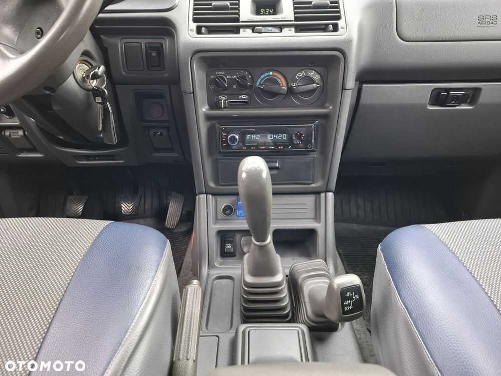 Mitsubishi Pajero - 15