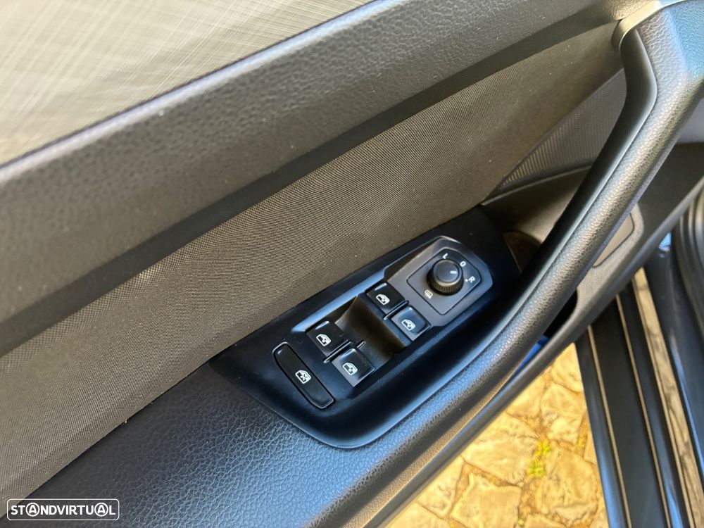 VW Passat Variant 2.0 TDI Business DSG - 8