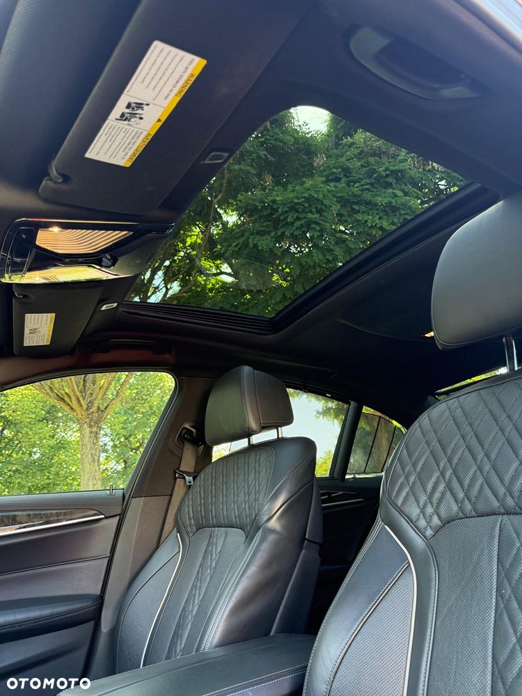 BMW Seria 5 M550i xDrive - 10