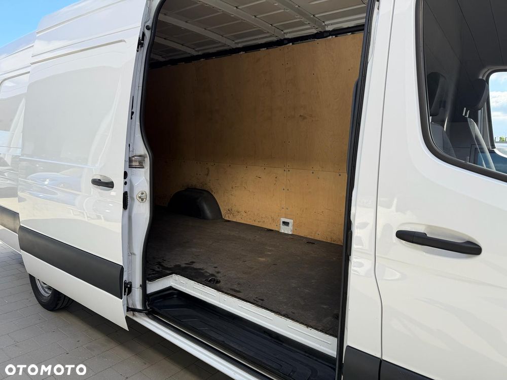 Mercedes-Benz Sprinter - 13