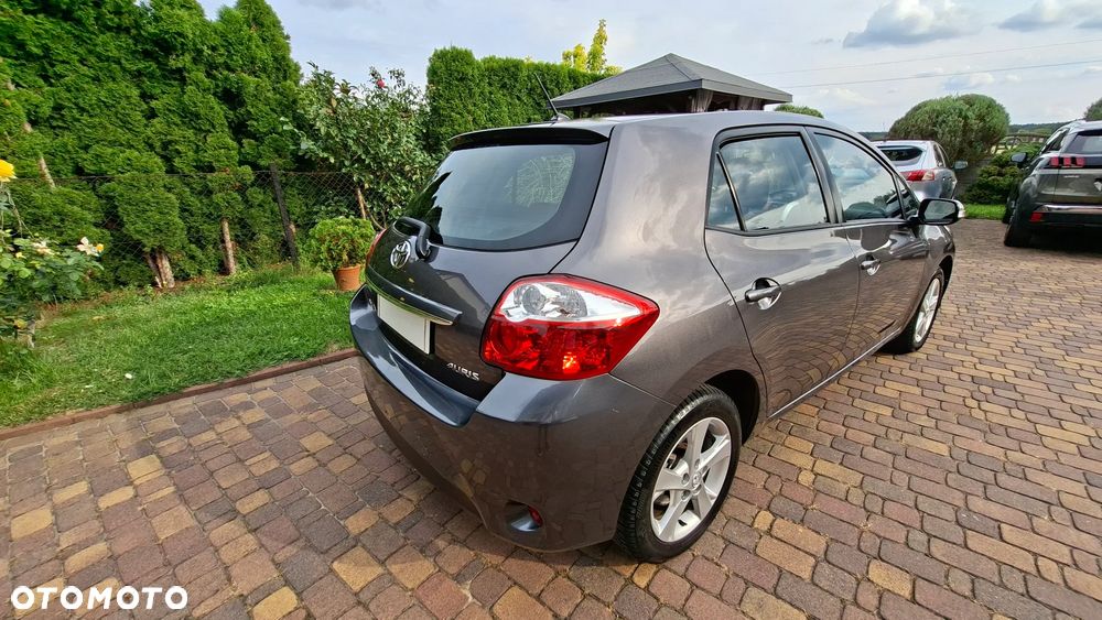 Toyota Auris 1.6 Executive - 9