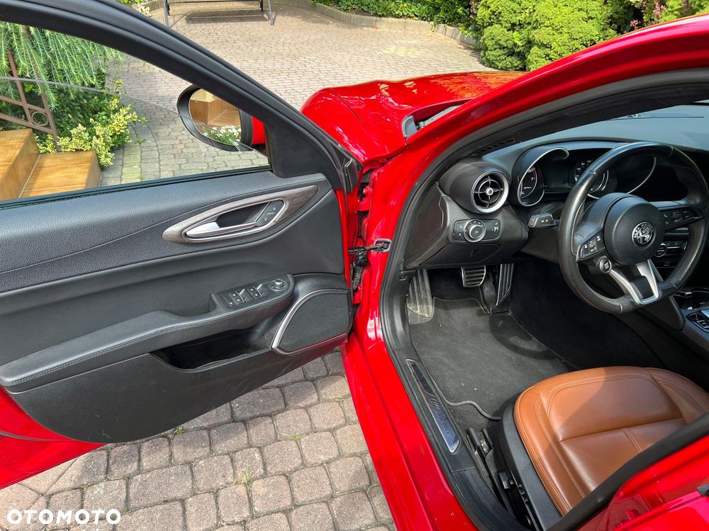Alfa Romeo Giulia 2.0 Turbo 16V AT8-Q4 Ti - 11