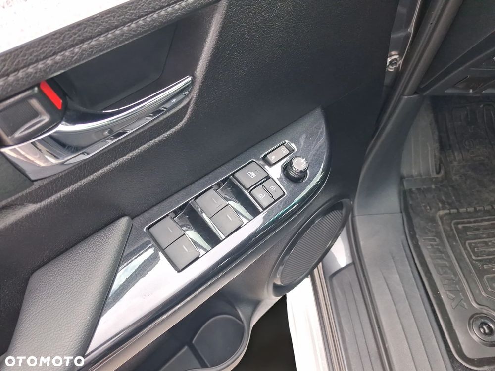 Toyota Hilux 2.8 D-4D mHEV Double Cab Invincible 4x4 - 23