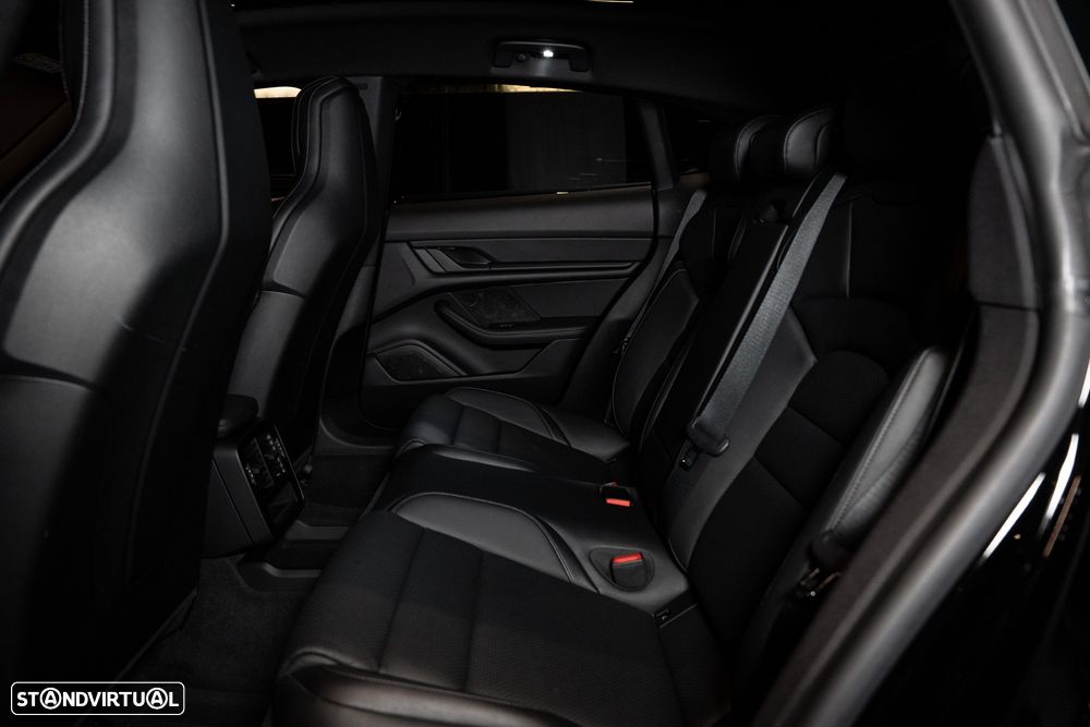 Porsche Taycan Cross Turismo 4 - 27