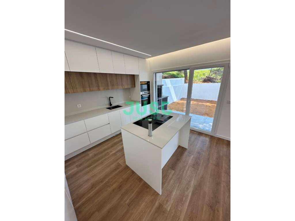 Moradia T4 com piscina em Fernão Ferro - Grande imagem: 3/18