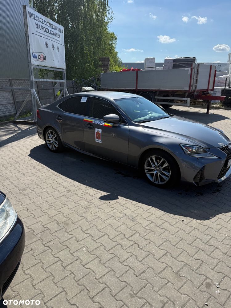 Lexus IS - 10