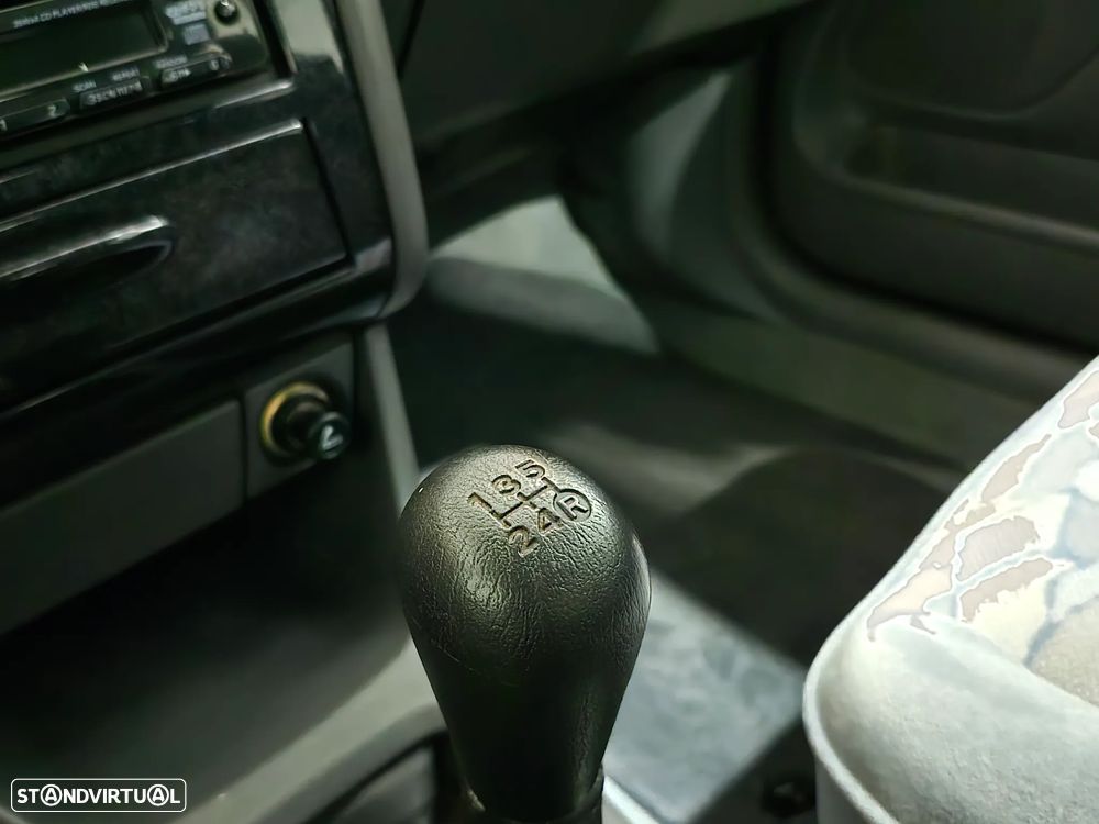 Toyota Avensis Liftback 1.6 Terra JE - 12