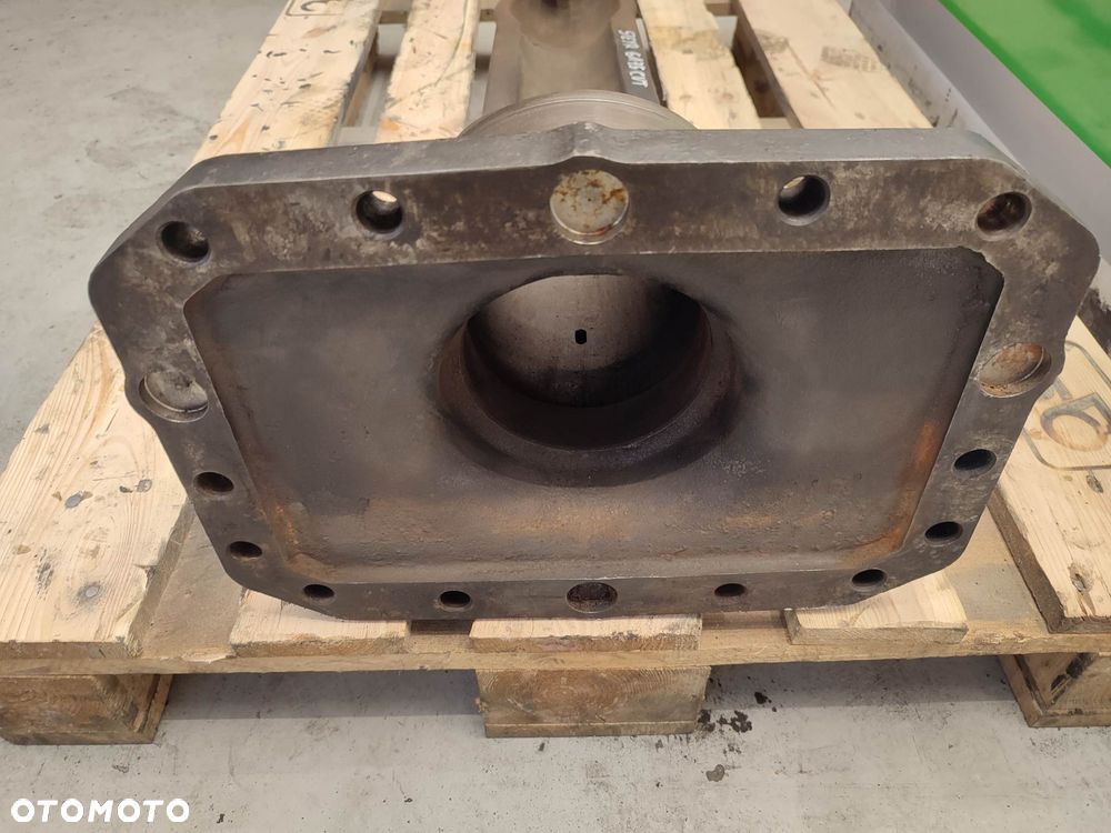 Obudowa wału napędowego STEYR 6175 CVT (51414257) - 8