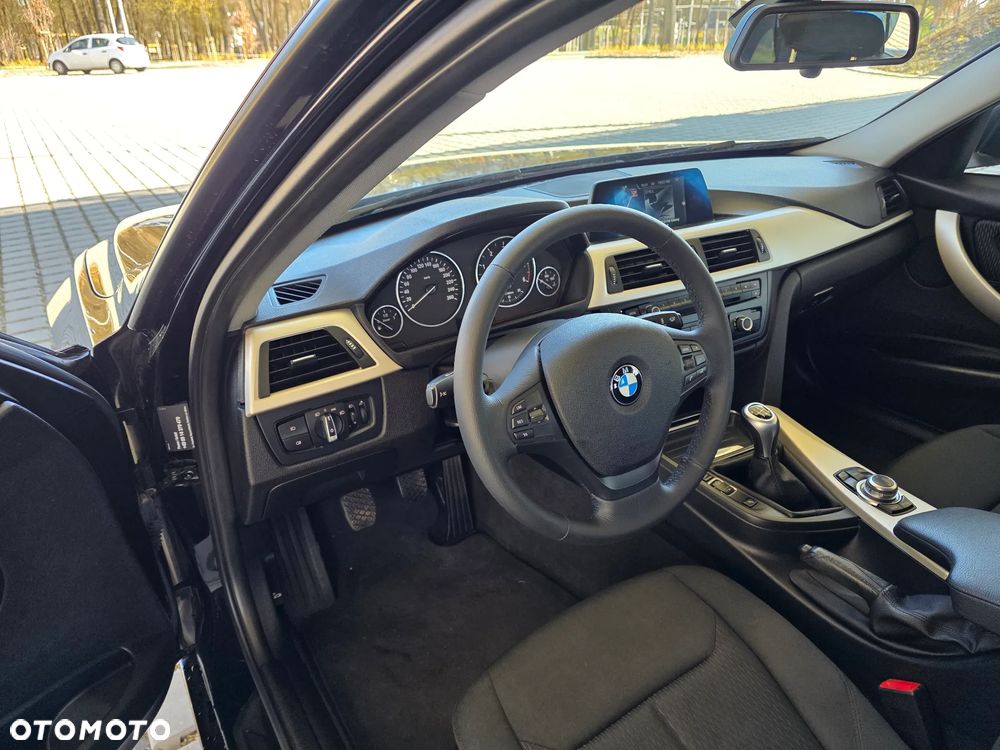 BMW Seria 3 318d DPF Edition Lifestyle - 12