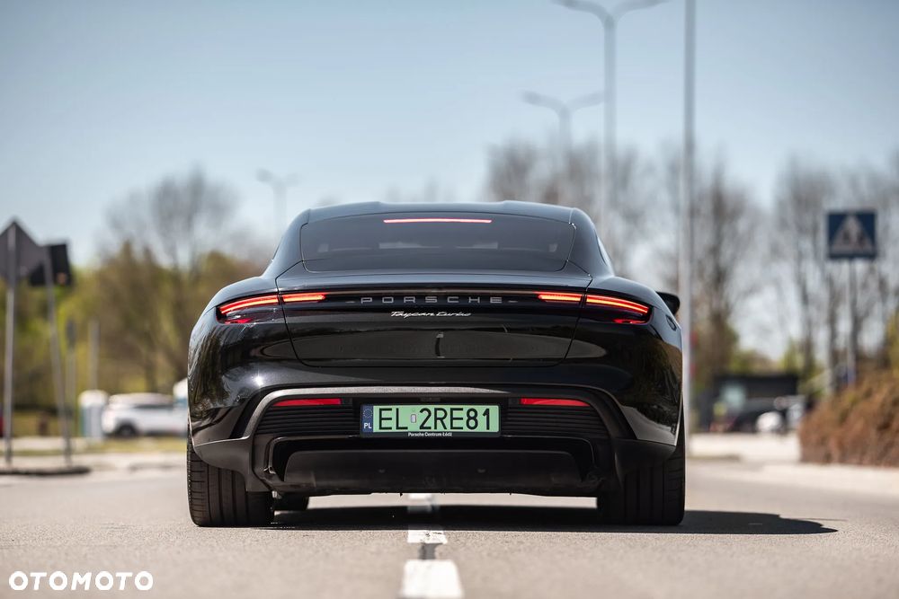 Porsche Taycan Turbo - 26