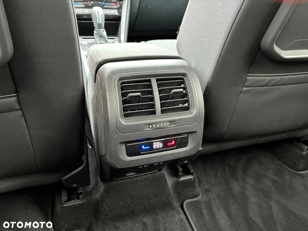 Volkswagen Touran - 28