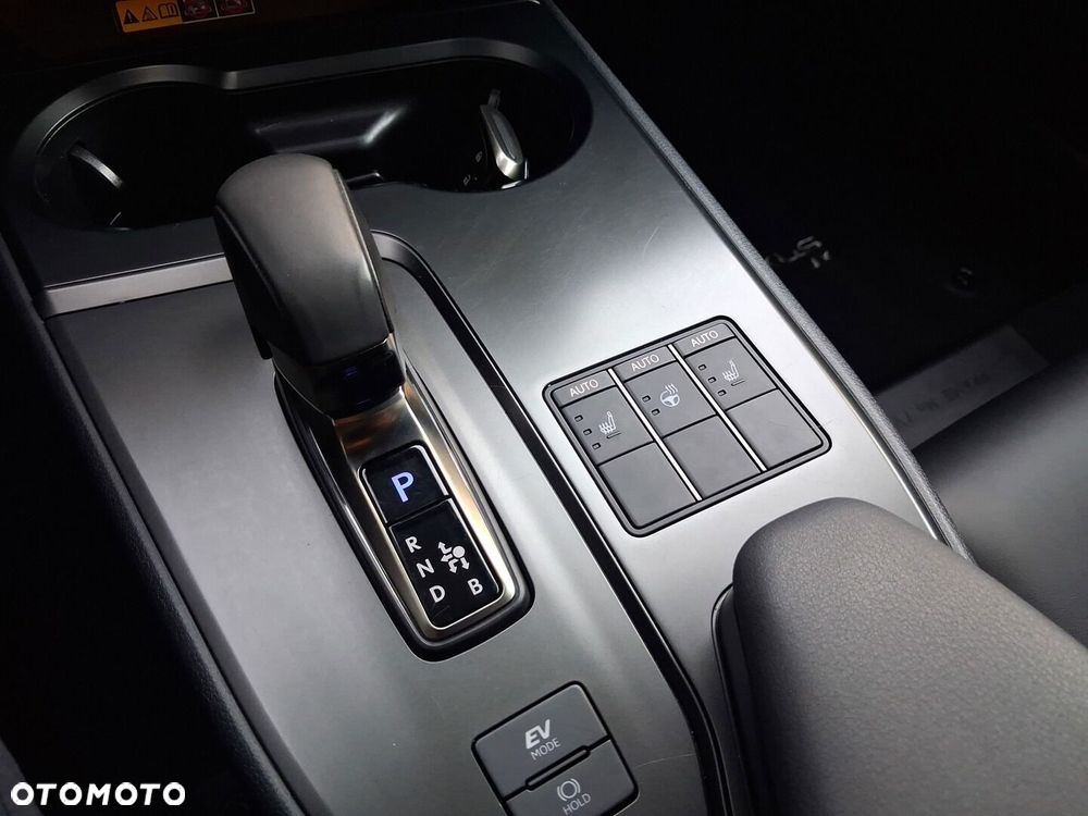 Lexus UX 300h F Sport Design - 18